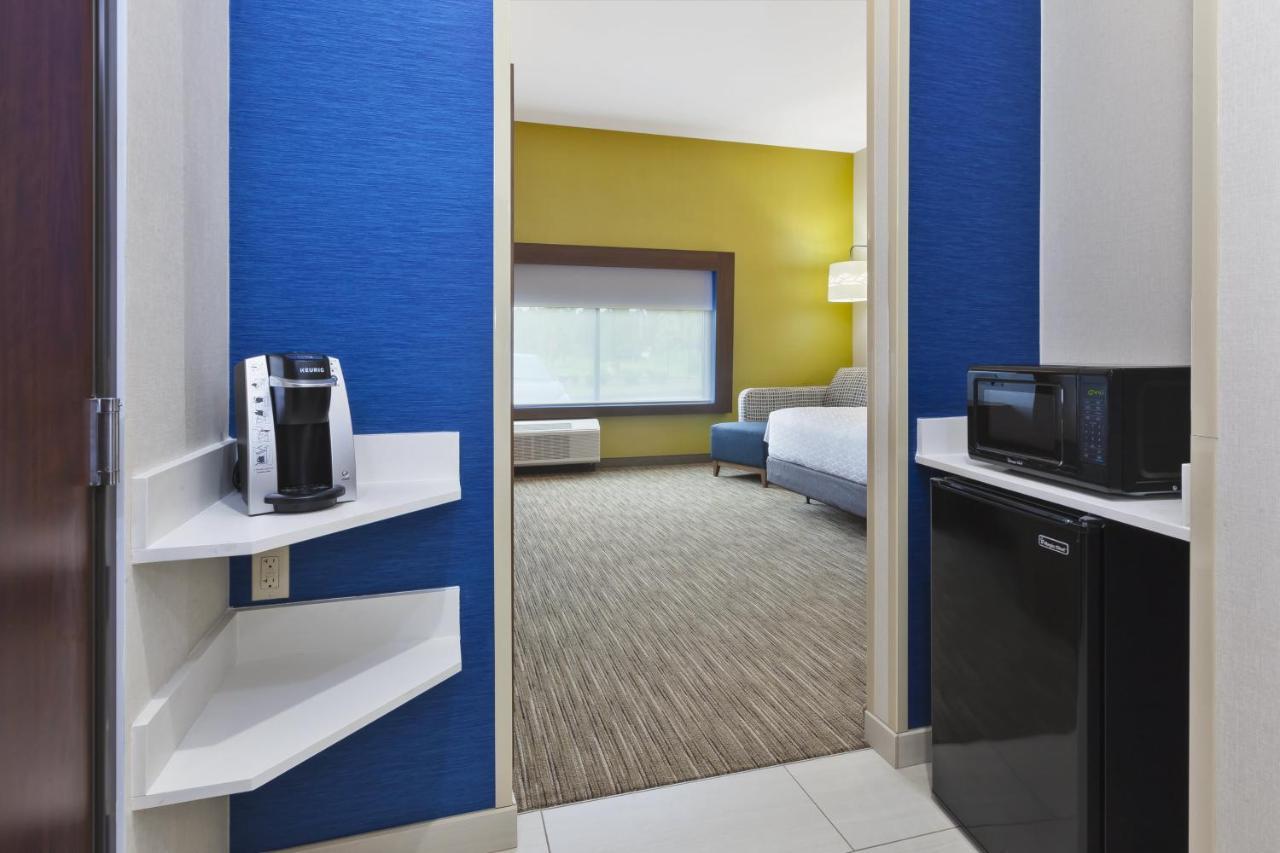 Holiday Inn Express & Suites - Painesville - Concord By Ihg Exterior foto
